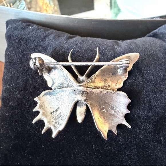 Green Butterfly Sterling Silver Brooch with Star Accents - Picture 4 of 5